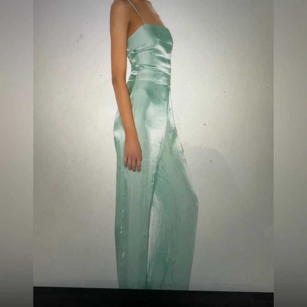REVOLVE "Line & dot" - Picture 3 of 4